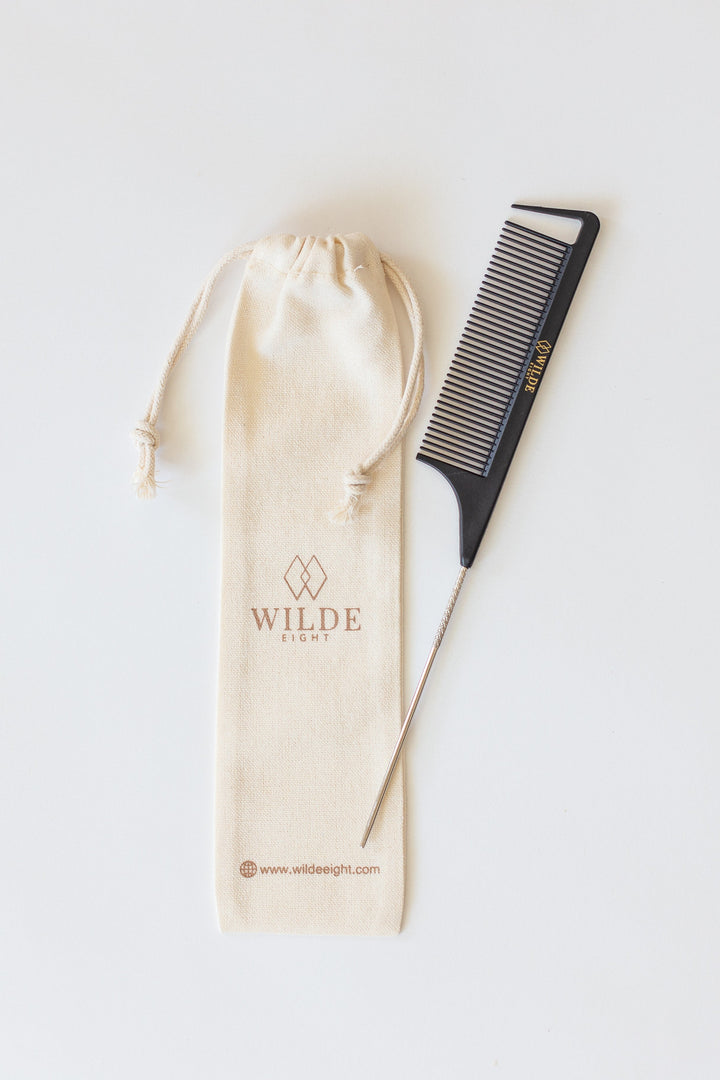 Hair comb and pouch with 'Wilde' branding on a light background